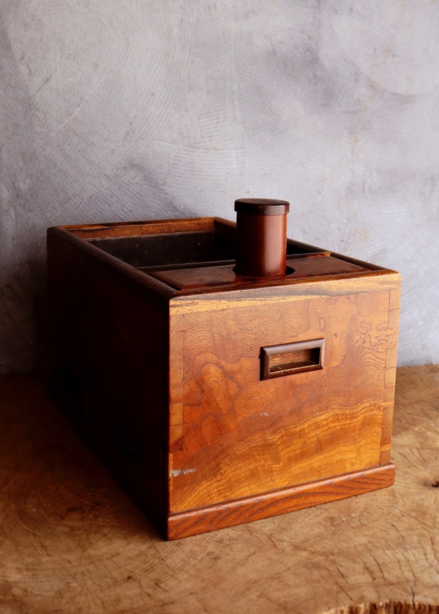 火鉢　手火鉢　木の土台有り　レトロ　古民具　古道具　美術火鉢　インテリア 小さな長火鉢 手あぶり 民具 木製火鉢 卓上火鉢 古家具 風炉 欅Antique