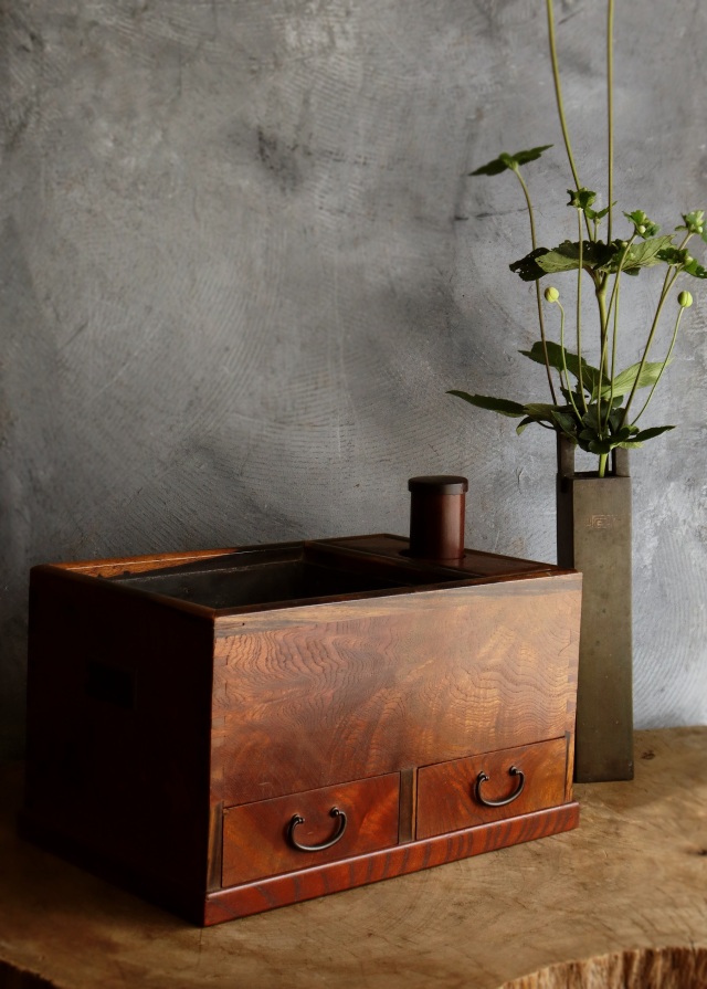 <img src="https://www.sam-col.com/pic-labo/ll小さな長火鉢　手あぶり　民具　木製火鉢　卓上火鉢　古家具　風炉