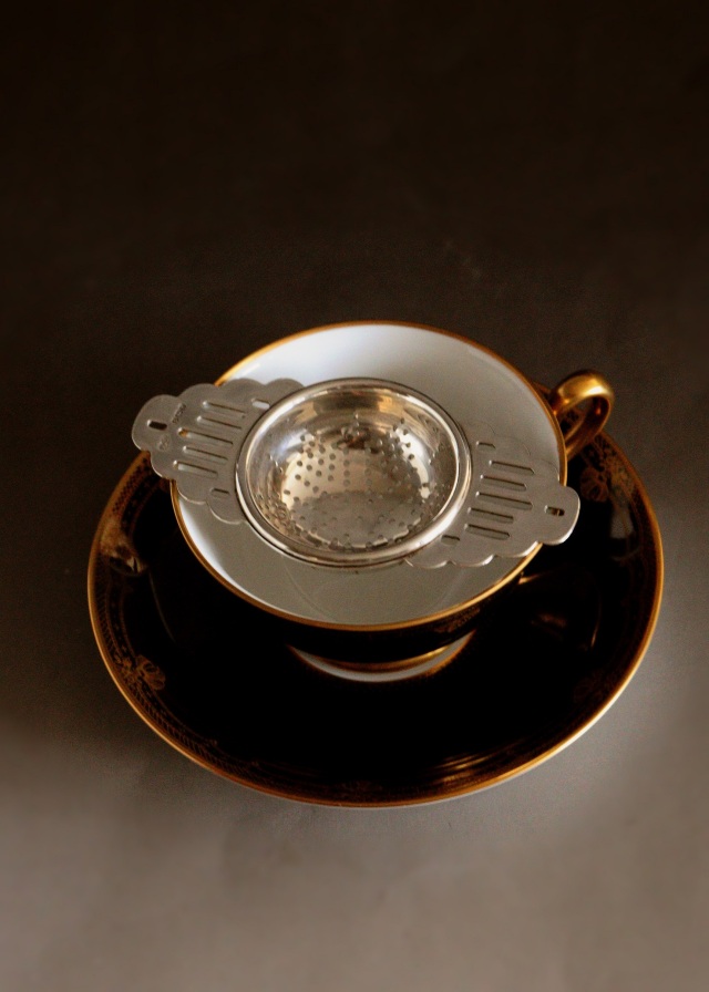 大倉陶園　黒蒔金彩レース　カップ&ソーサー　1客