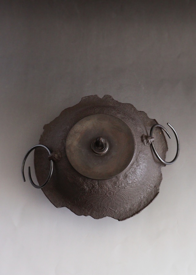 茶道具　置炉　置炉釜　傘型桐地紋置炉釜　電熱器付