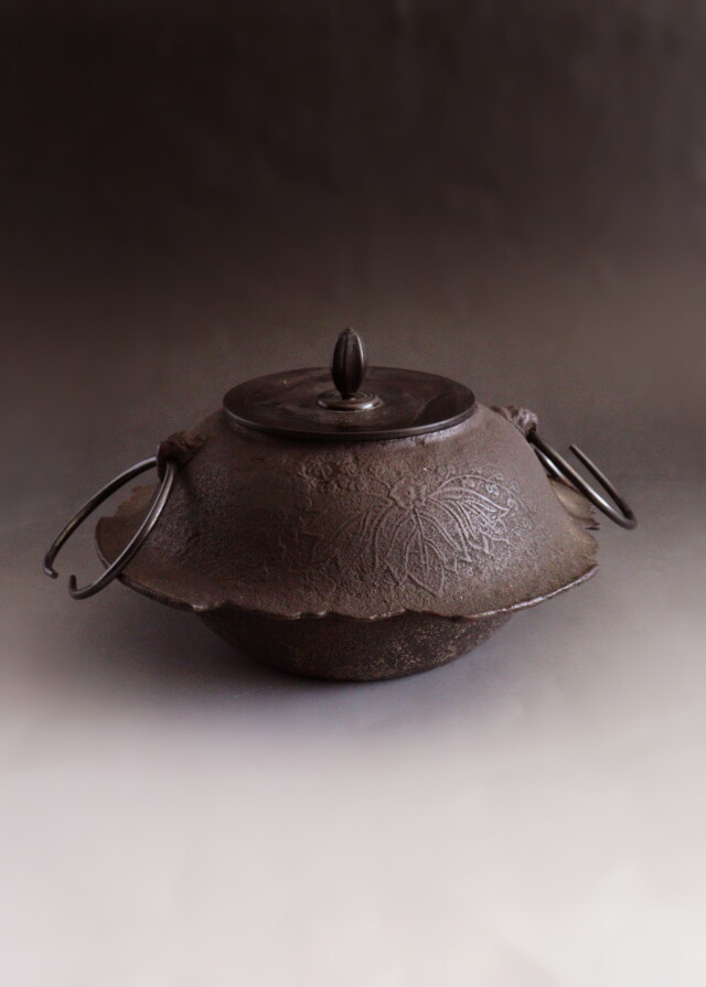 茶道具　置炉　置炉釜　傘型桐地紋置炉釜　電熱器付