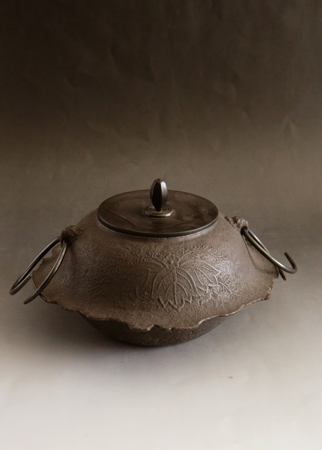 茶道具　置炉　置炉釜　傘型桐地紋置炉釜　電熱器付