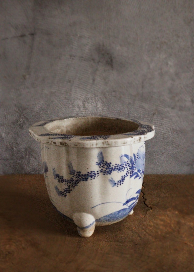 尾張焼　染付植木鉢　三つ足　時代植木鉢　染付　手書き