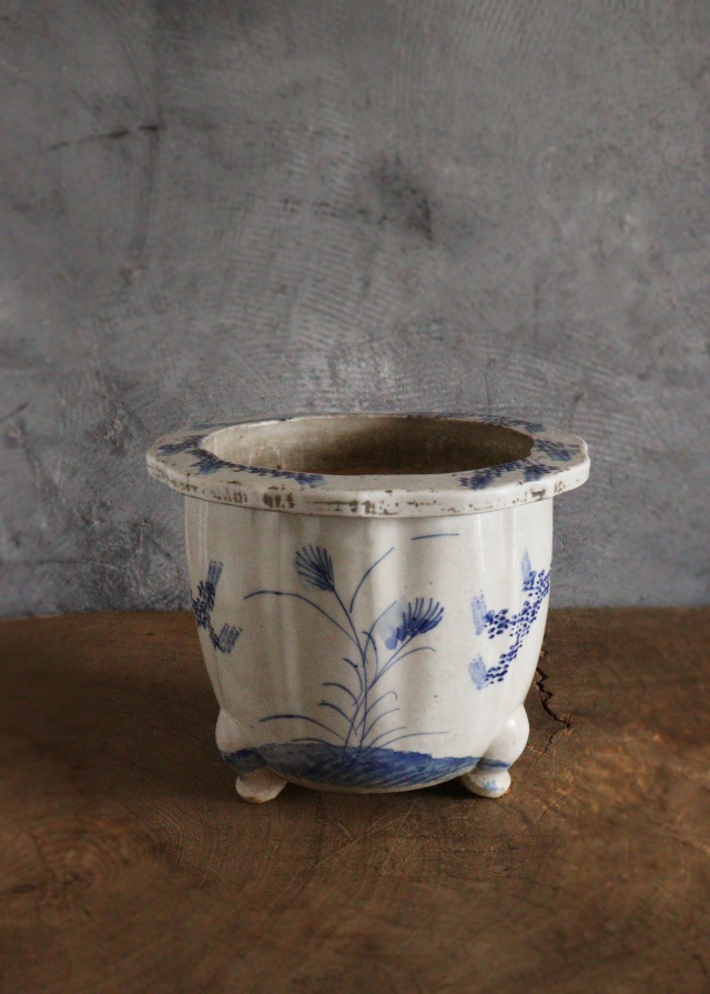 尾張焼　染付植木鉢　三つ足　時代植木鉢　染付　手書き
