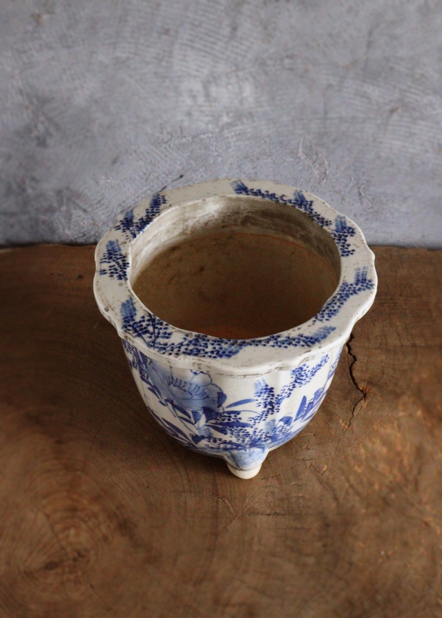 尾張焼 染付植木鉢 三つ足 時代植木鉢 染付 手書き