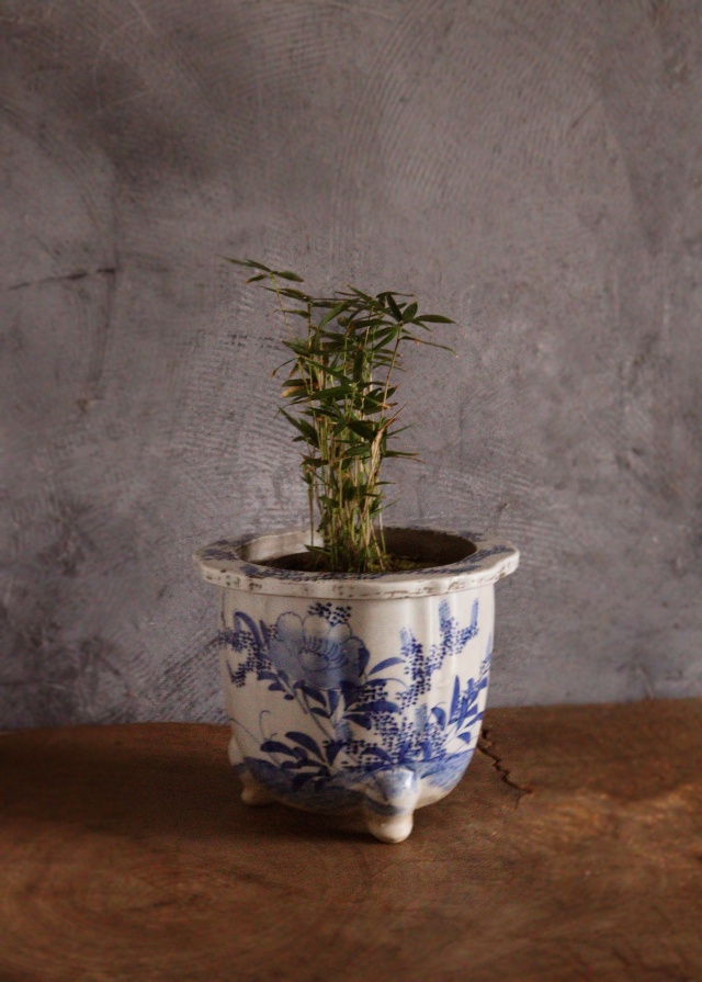 尾張焼　染付植木鉢　三つ足　時代植木鉢　染付　手書き