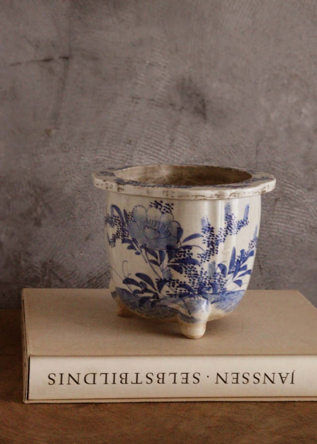 尾張焼　染付植木鉢　三つ足　時代植木鉢　染付　手書き