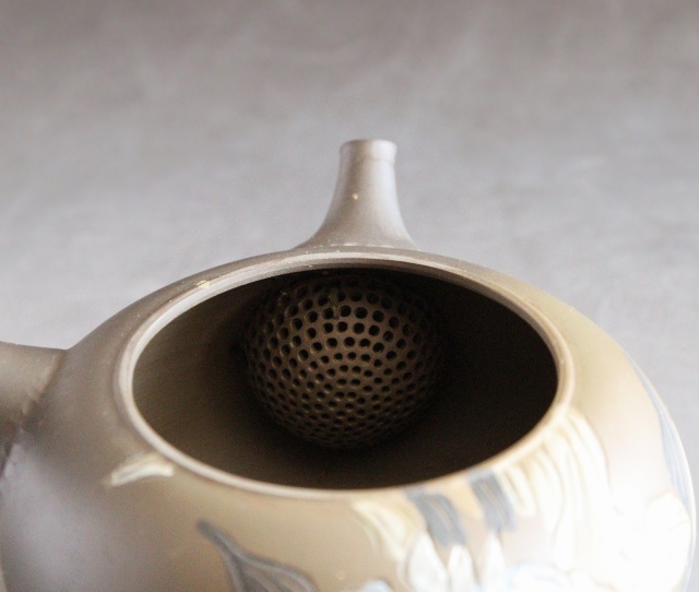 常滑焼　伊藤昭陽作茶窯変あやめ彫急須　煎茶道具　紫砂急須　あやめ紋様