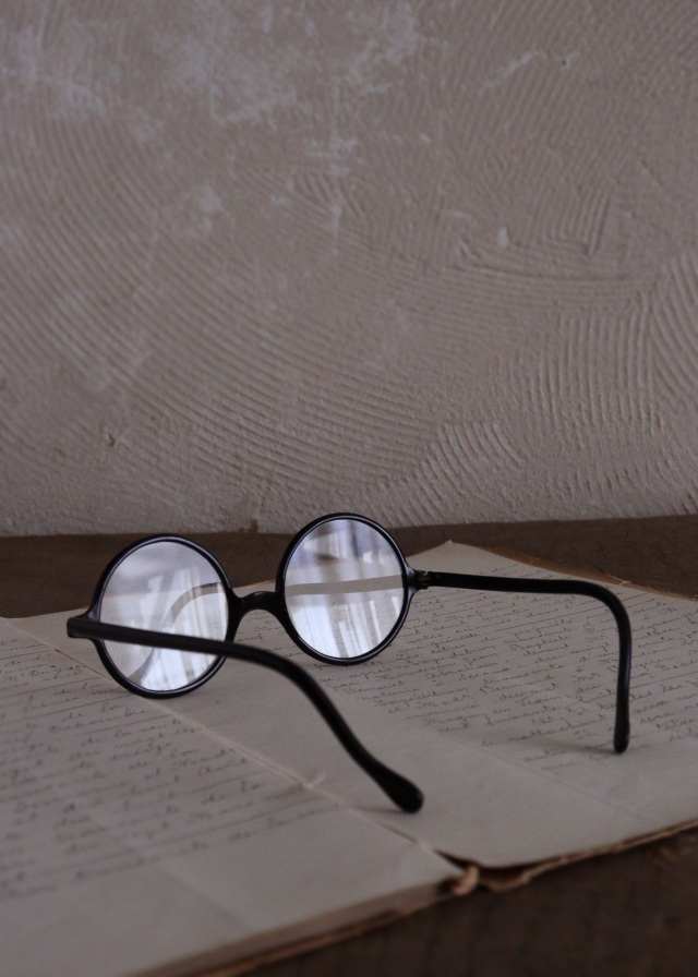 セルロイドの眼鏡　黒縁眼鏡　おしゃれ眼鏡　めがね