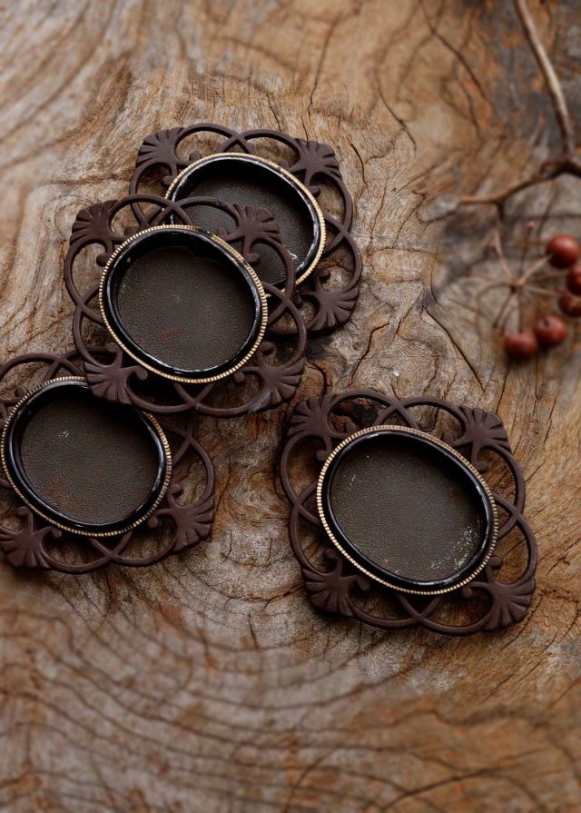 透かし鉄製　茶托　引手金具　4枚組　茶器　茶托　煎茶道具　骨董　古玩　民具　建具金具 豆皿