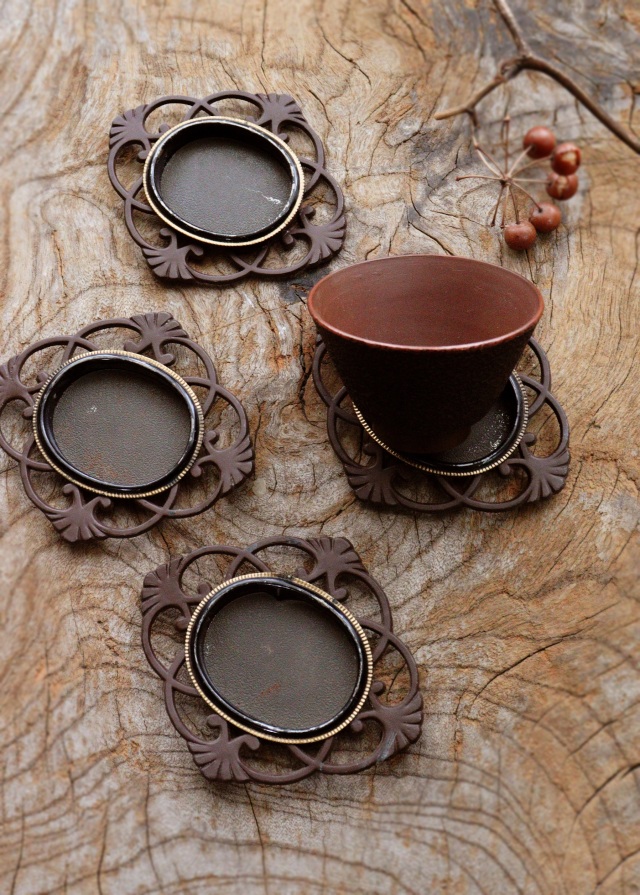透かし鉄製　茶托　引手金具　4枚組　茶器　茶托　煎茶道具　骨董　古玩　民具　建具金具 豆皿