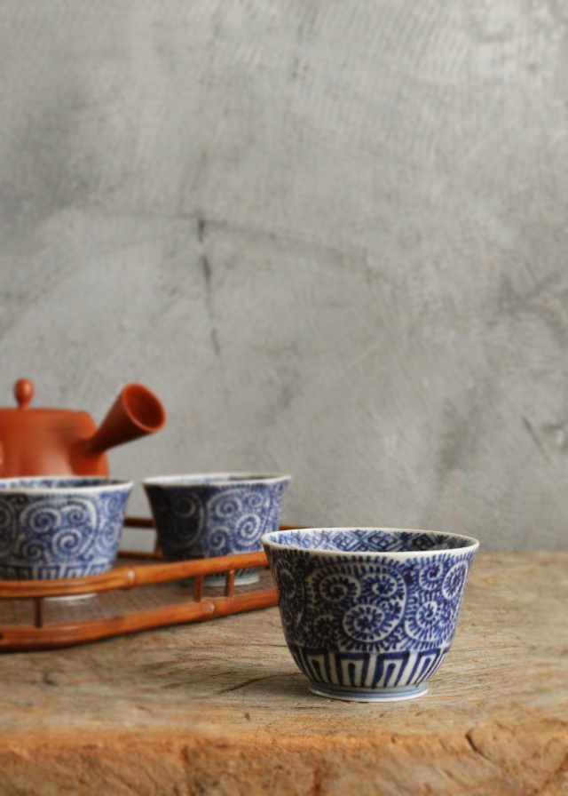 蛸唐草煎茶茶碗　酒器　ぐいのみ　茶器　小鉢　染付骨董　染付蛸唐草　古伊万里