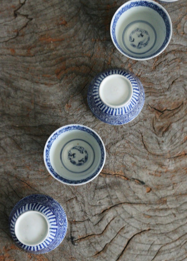 蛸唐草煎茶茶碗　酒器　ぐいのみ　茶器　小鉢　染付骨董　染付蛸唐草　古伊万里