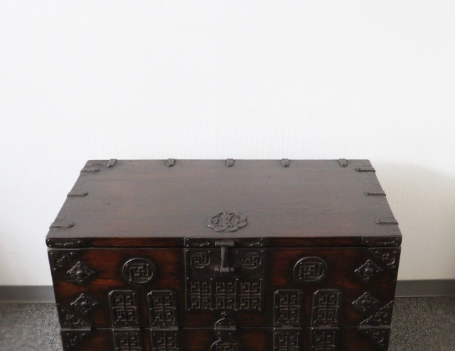 李朝箪笥　李朝バンダジ　パンダジ韓国アンティーク家具　　中サイズ　幅850  高さ610mm