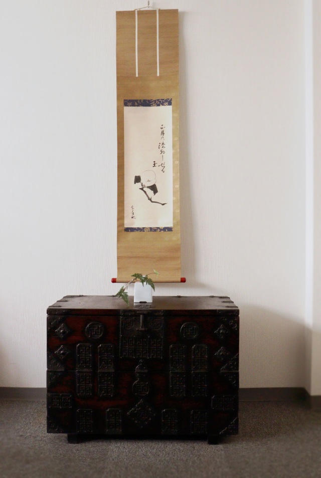 李朝箪笥　李朝バンダジ　パンダジ韓国アンティーク家具　　中サイズ　幅850  高さ610mm