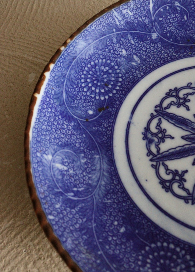 染付印判菊唐草紋皿　　24ｃｍ　イゲ皿　　ワンプレート　飾り皿　1枚