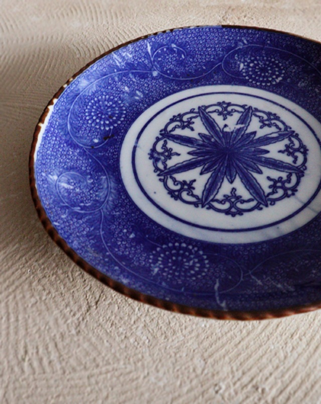 染付印判菊唐草紋皿　　24ｃｍ　イゲ皿　　ワンプレート　飾り皿　1枚