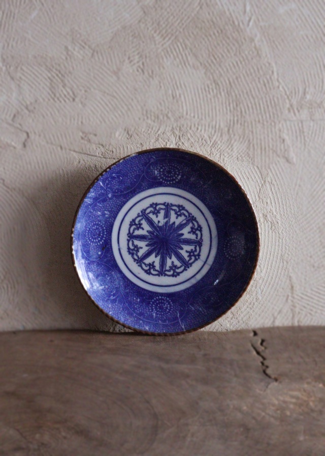 染付印判菊唐草紋皿　　24ｃｍ　イゲ皿　　ワンプレート　飾り皿　1枚