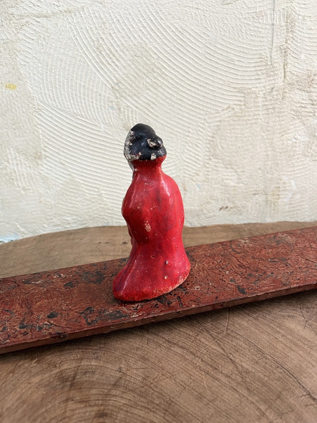 練人形　鴻巣人形　前に帯を垂らす女性　伝統工芸