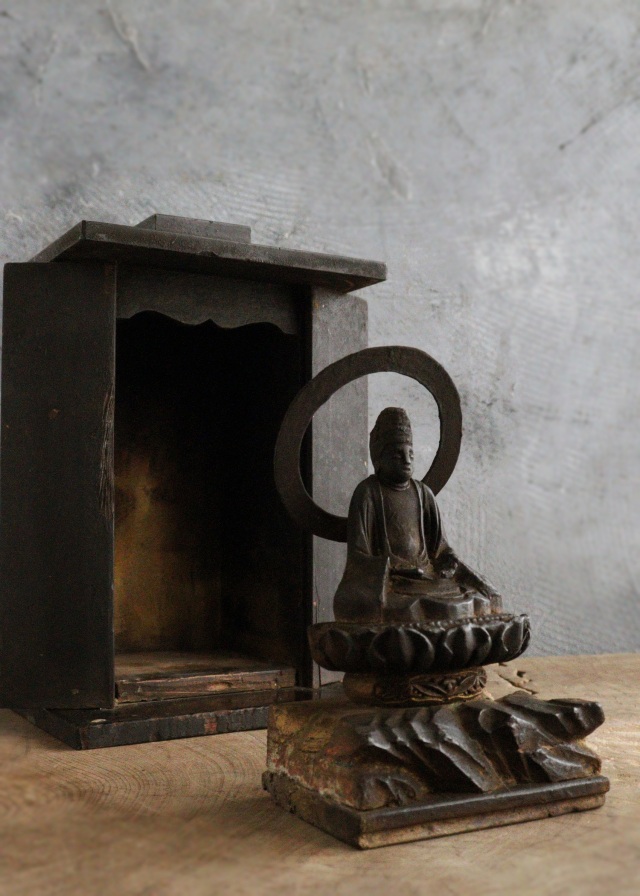 坐像菩薩　厨子　小仏 仏像  時代仏 　骨董　仏教美術　古仏　木彫仏　　