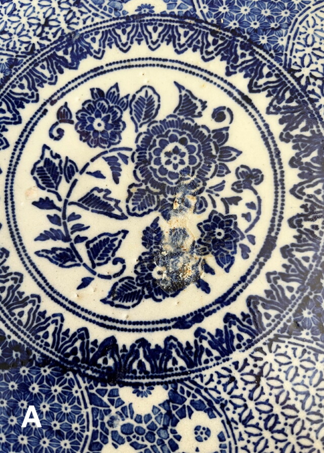 染付印判みじん花紋中皿　２６ｃｍ