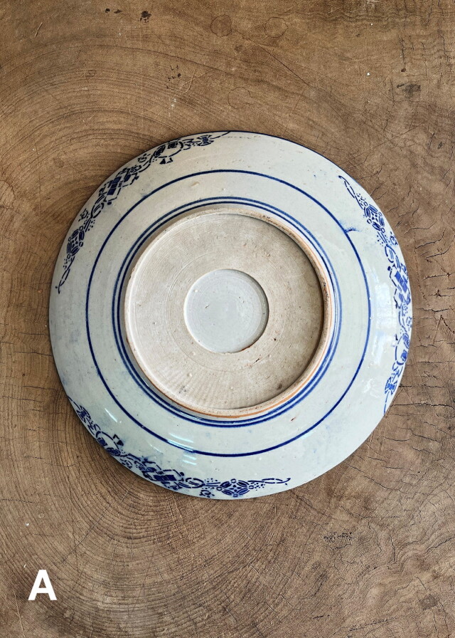 染付印判みじん花紋中皿　２６ｃｍ