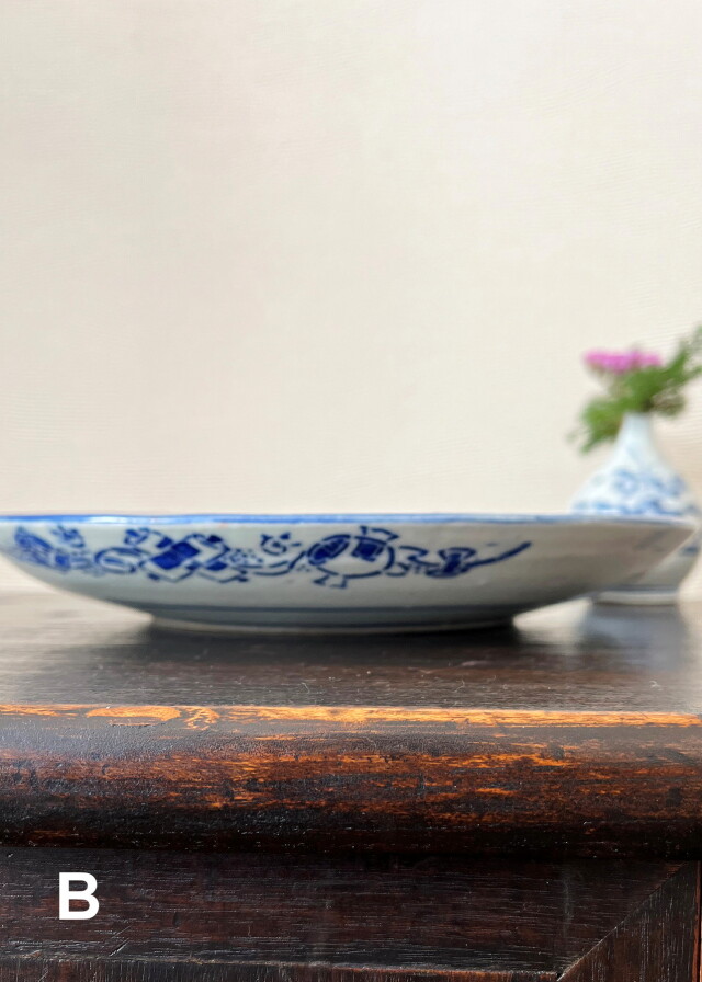 染付印判みじん花紋中皿　２６ｃｍ