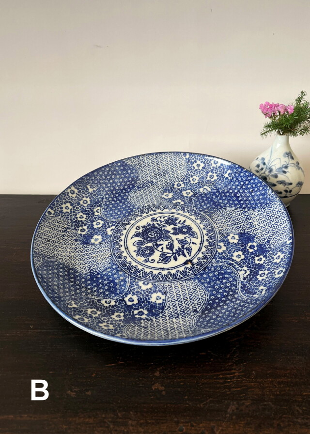 染付印判みじん花紋中皿　２６ｃｍ