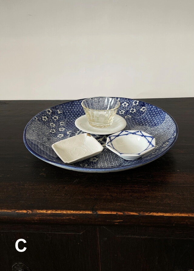 染付印判みじん花紋中皿　２６ｃｍ