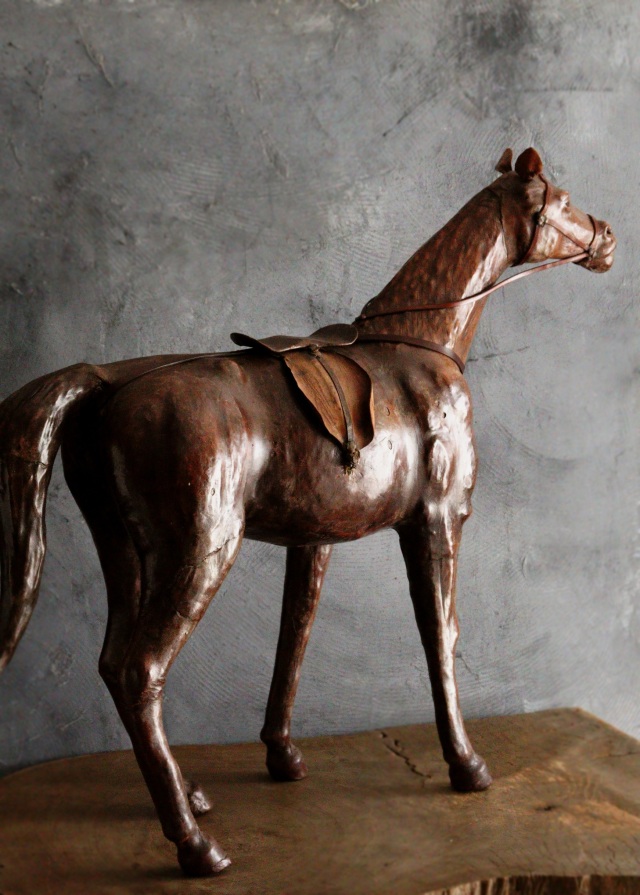 革製　馬像　オブジェ　インテリア　置物