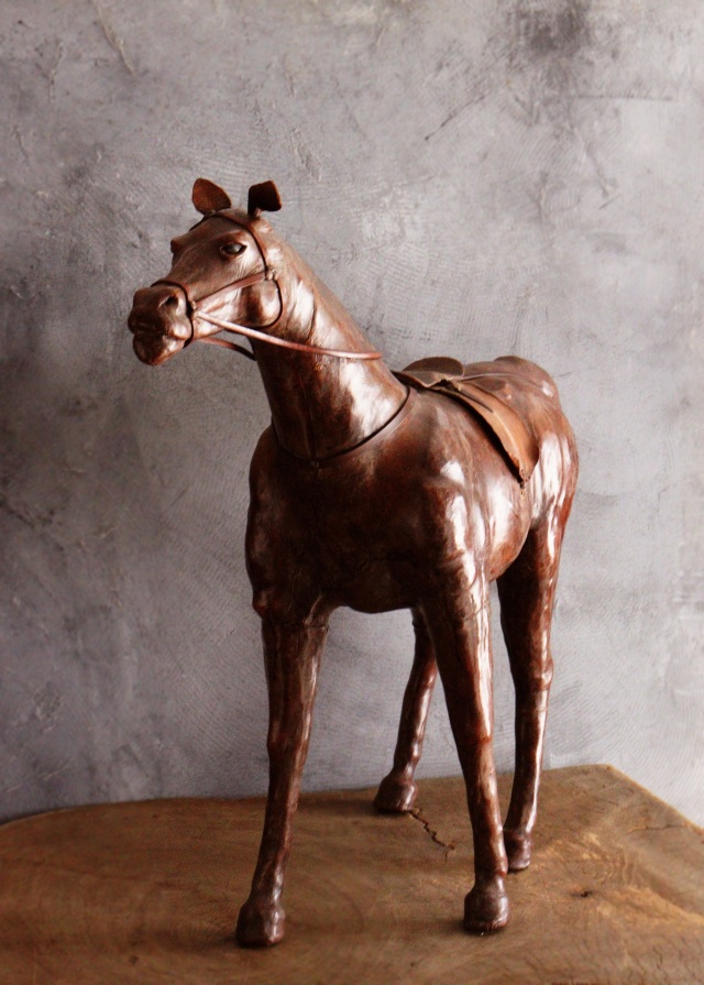 革製　馬像　オブジェ　インテリア　置物