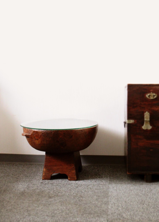 李朝木鉢脚付き　ガラス付き　木製捏鉢　民藝　茶卓　ミニテーブル　木鉢　　李朝家具　捏ね鉢　