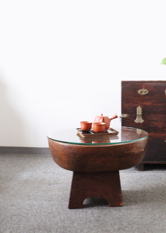李朝木鉢脚付き　ガラス付き　木製捏鉢　民藝　茶卓　ミニテーブル　木鉢　　李朝家具　捏ね鉢　