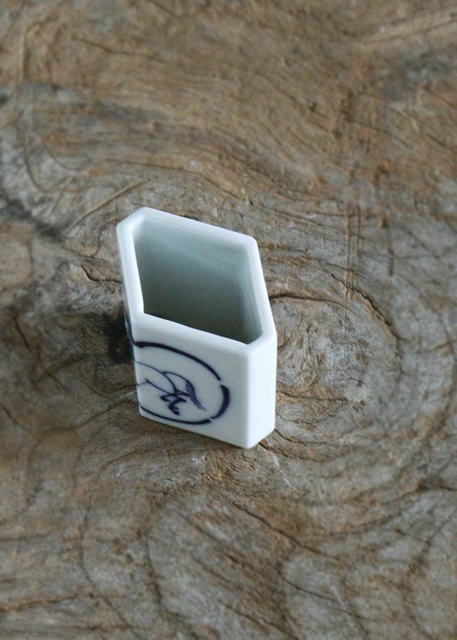 染付菱馬蓋置き　茶道具　蓋置　干支　午年　手書き染付