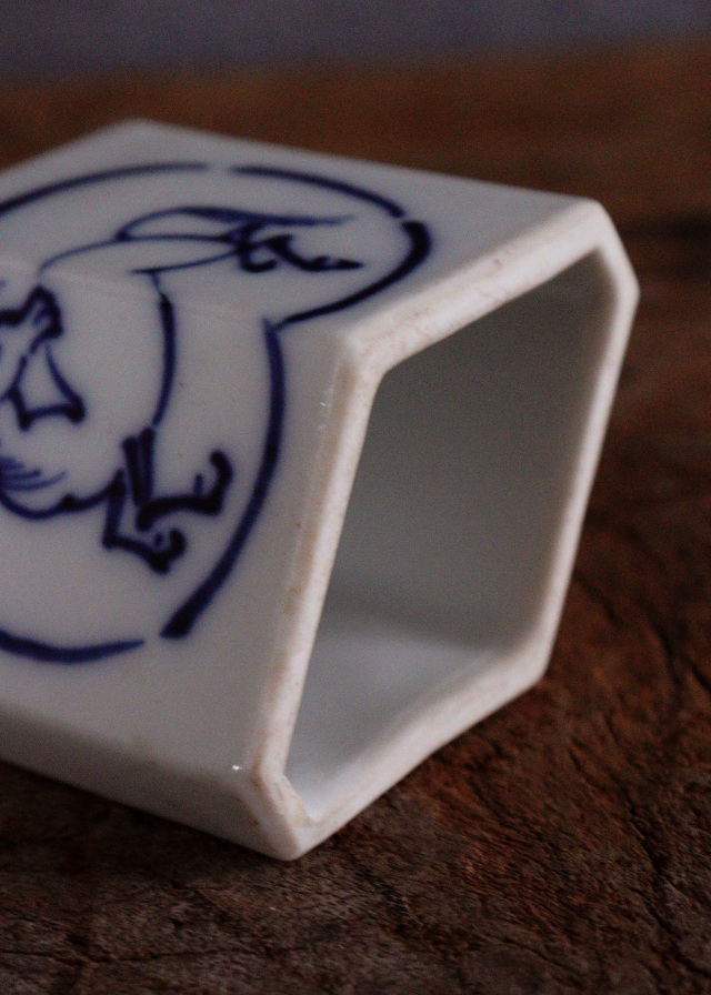 染付菱馬蓋置き　茶道具　蓋置　干支　午年　手書き染付