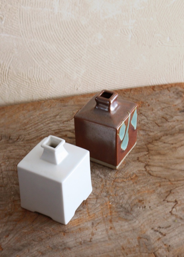 韓国白磁角徳利　益子焼角徳利　白磁器　民藝　花器　一輪挿し