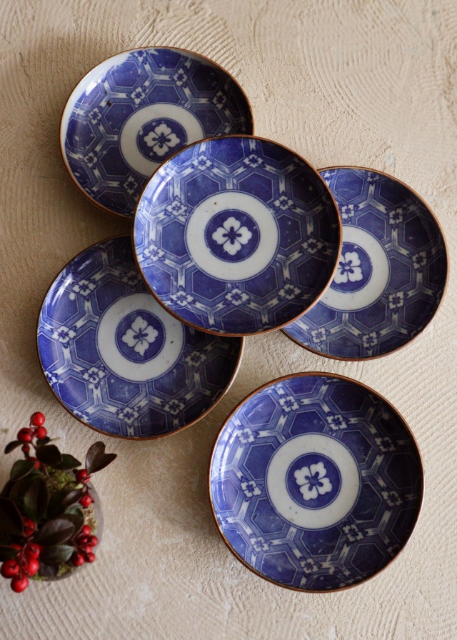 染付印判亀甲・丸に花菱紋様16ｃｍ皿　5枚組　　取り皿　盛皿　中皿　プレート