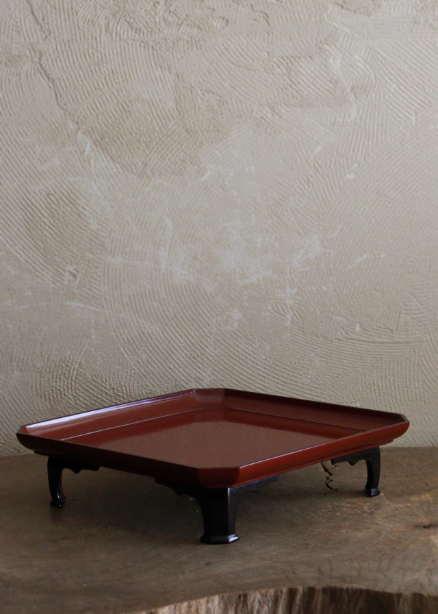 朱と黒二色の脚付き膳　漆膳　お膳　お月見　隅切り角膳　1膳