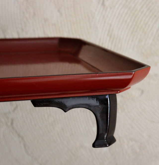 朱と黒二色の脚付き膳　漆膳　お膳　お月見　隅切り角膳　1膳