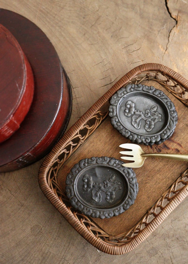 霊芝紋銅製　茶托　引手金具　4枚組　茶器　茶托　煎茶道具　骨董　古玩　民具　建具金具 豆皿