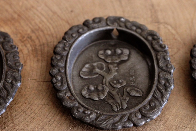 霊芝紋銅製　茶托　引手金具　4枚組　茶器　茶托　煎茶道具　骨董　古玩　民具　建具金具 豆皿
