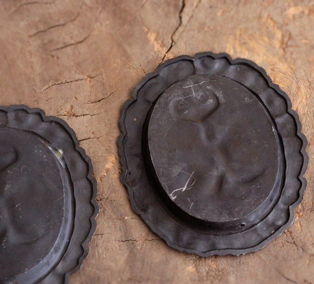 霊芝紋銅製　茶托　引手金具　4枚組　茶器　茶托　煎茶道具　骨董　古玩　民具　建具金具 豆皿