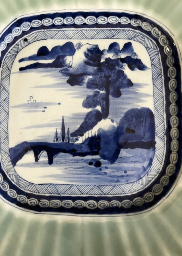 青磁染付隅切菊花四方皿　大皿　盛皿　飾り皿