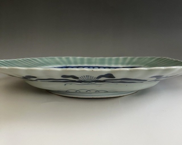 青磁染付隅切菊花四方皿　大皿　盛皿　飾り皿