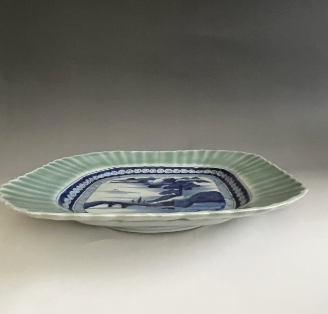 青磁染付隅切菊花四方皿　大皿　盛皿　飾り皿