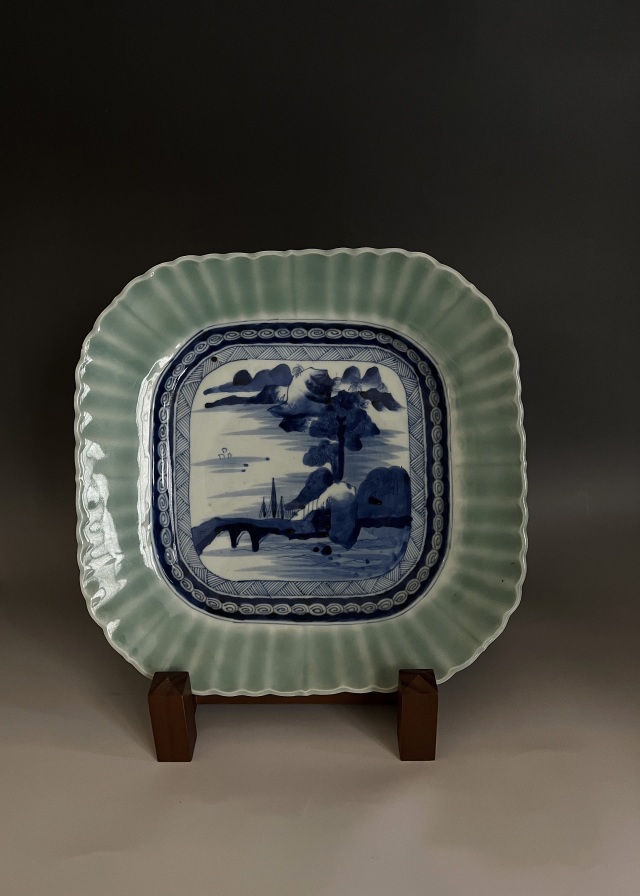 青磁染付隅切菊花四方皿　大皿　盛皿　飾り皿