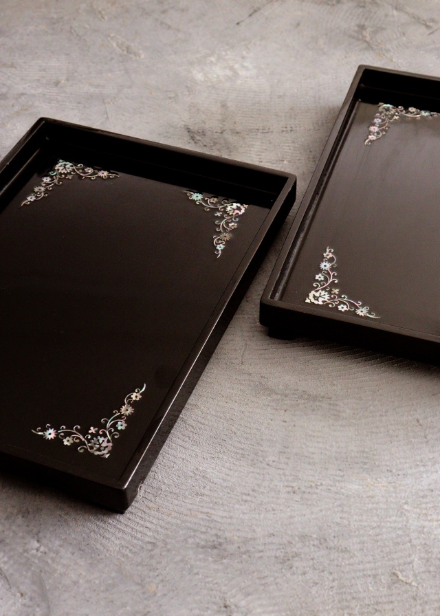 螺鈿細工の漆膳　飾り台　螺鈿　花台　古道具　お膳　茶台　韓国螺鈿　35×25ｃｍ