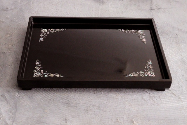 螺鈿細工の漆膳　飾り台　螺鈿　花台　古道具　お膳　茶台　35×25ｃｍ