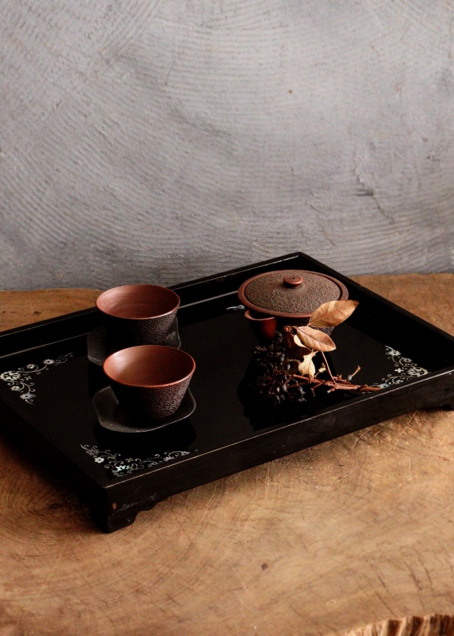 螺鈿細工の漆膳　飾り台　螺鈿　花台　古道具　お膳　茶台　35×25ｃｍ