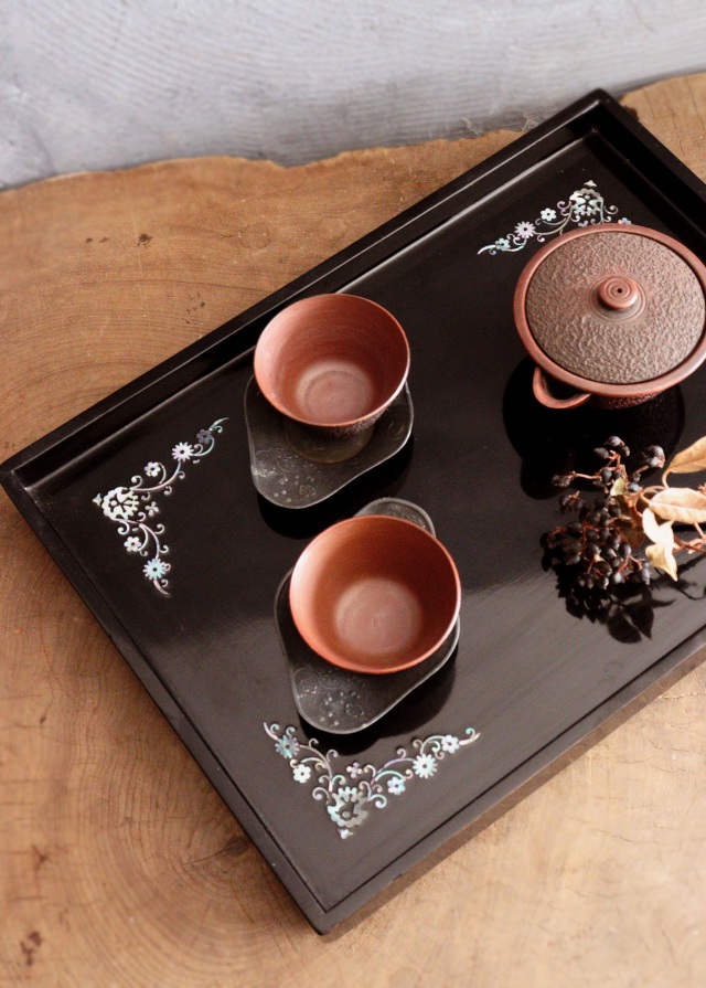螺鈿細工の漆膳　飾り台　螺鈿　花台　古道具　お膳　茶台　35×25ｃｍ